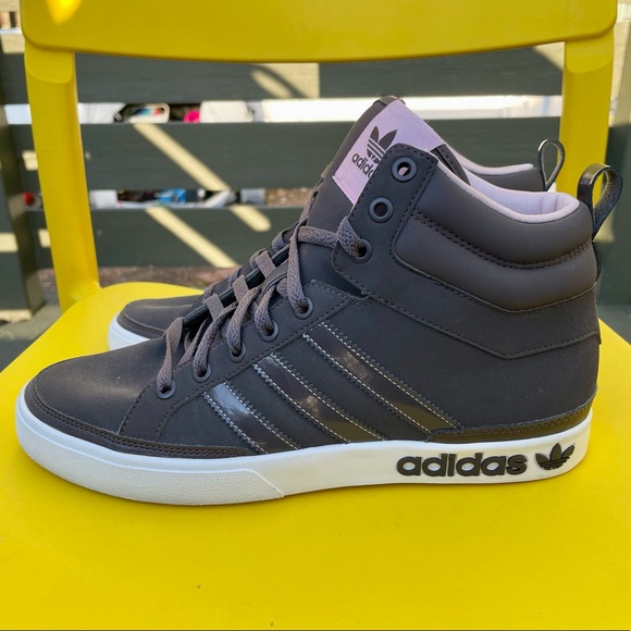 adidas Shoes - Women’s adidas Top Court!  Size 9.  EUC in brown & pink